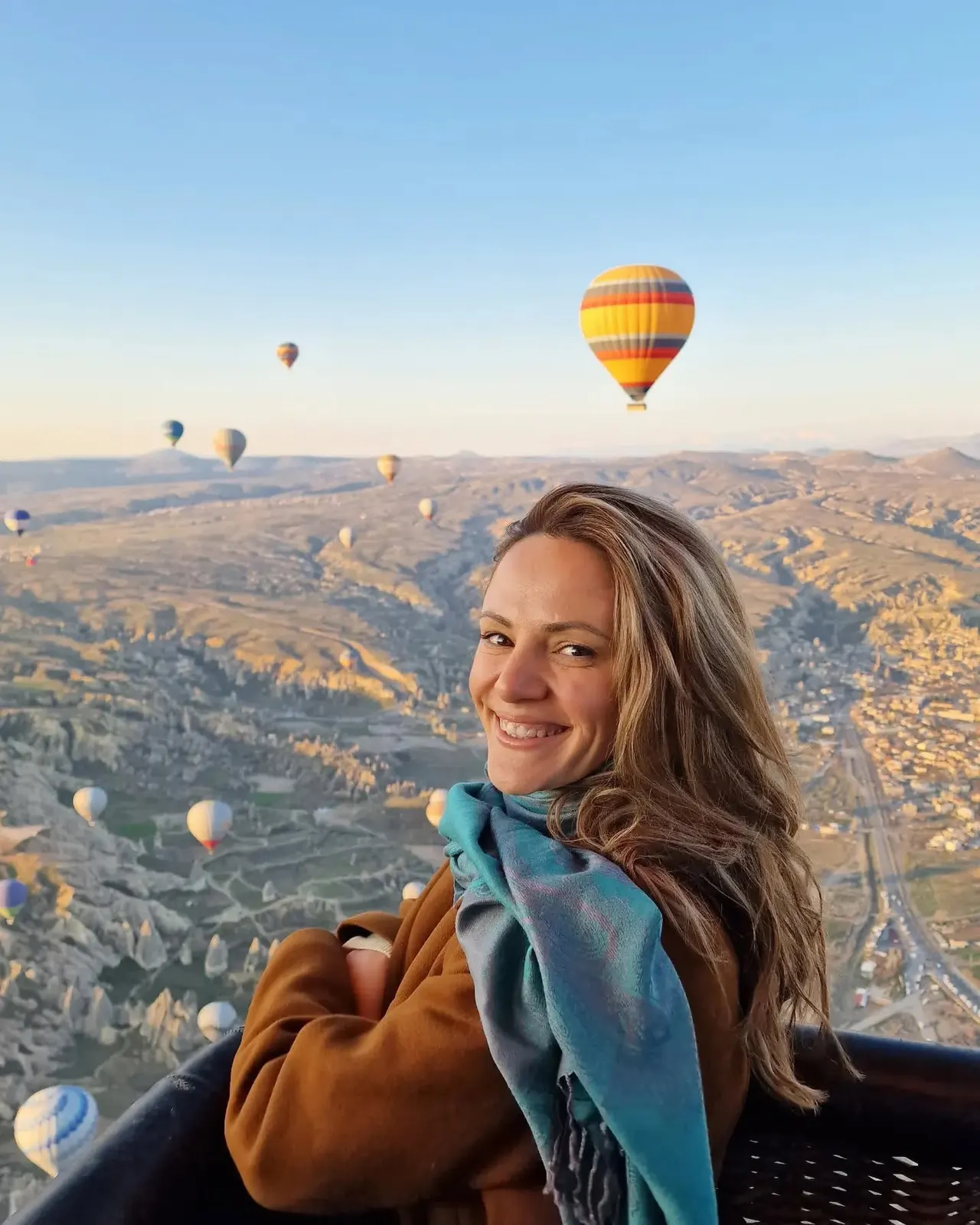 Patricia Rusu într-un balon cu aer cald deasupra Cappadociei